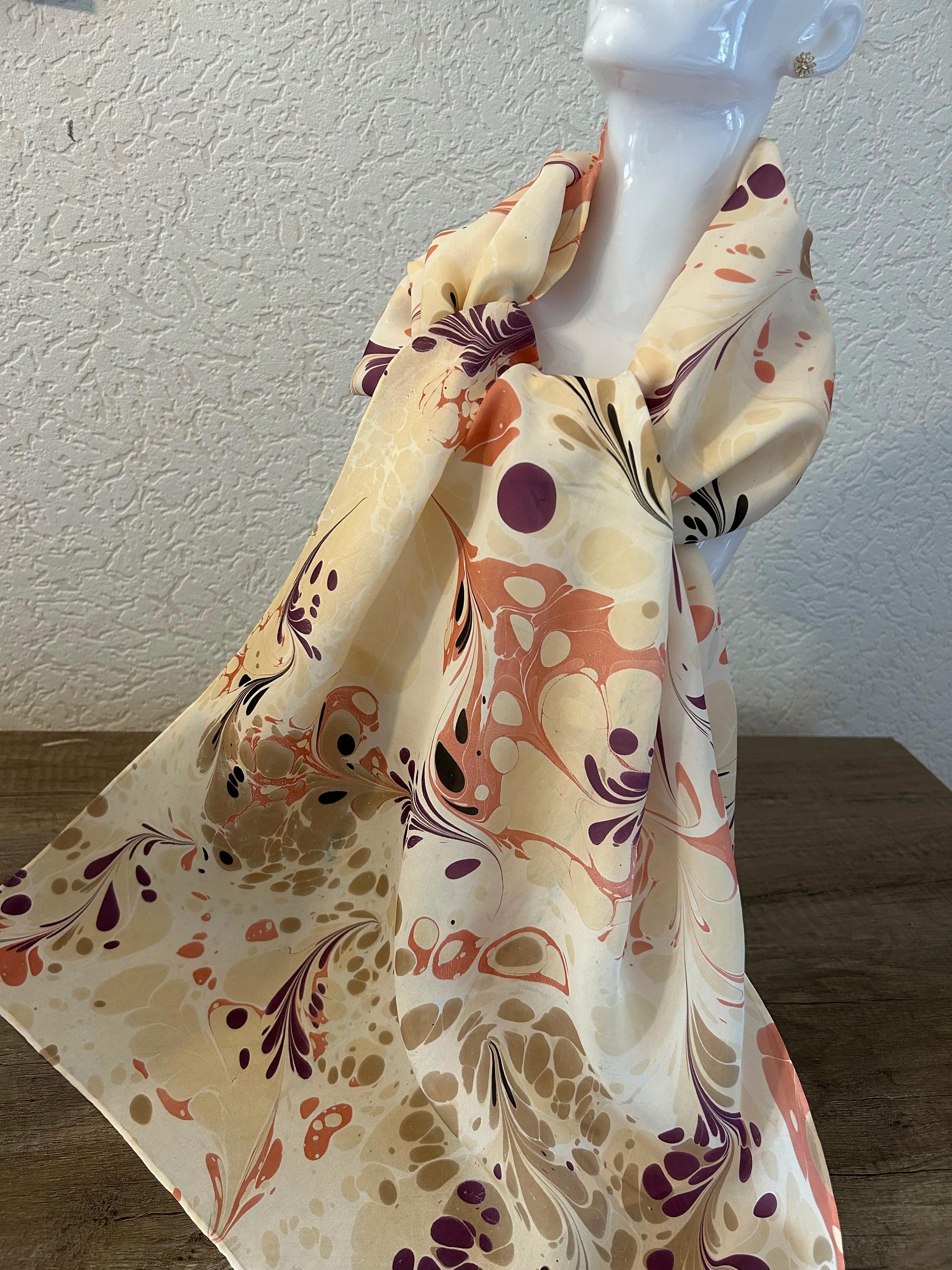 Handgemaakte sjaals met ebru patronen